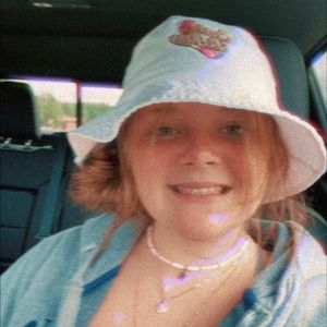 Meet your Posher, Elizabeth